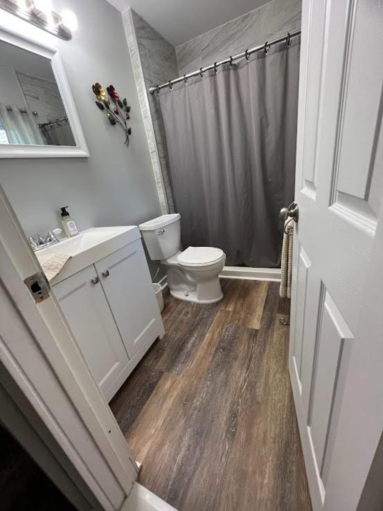 Charming And Happy Walled Lake Mi Cottage Novi Extérieur photo