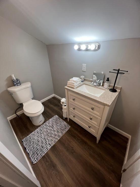 Charming And Happy Walled Lake Mi Cottage Novi Extérieur photo